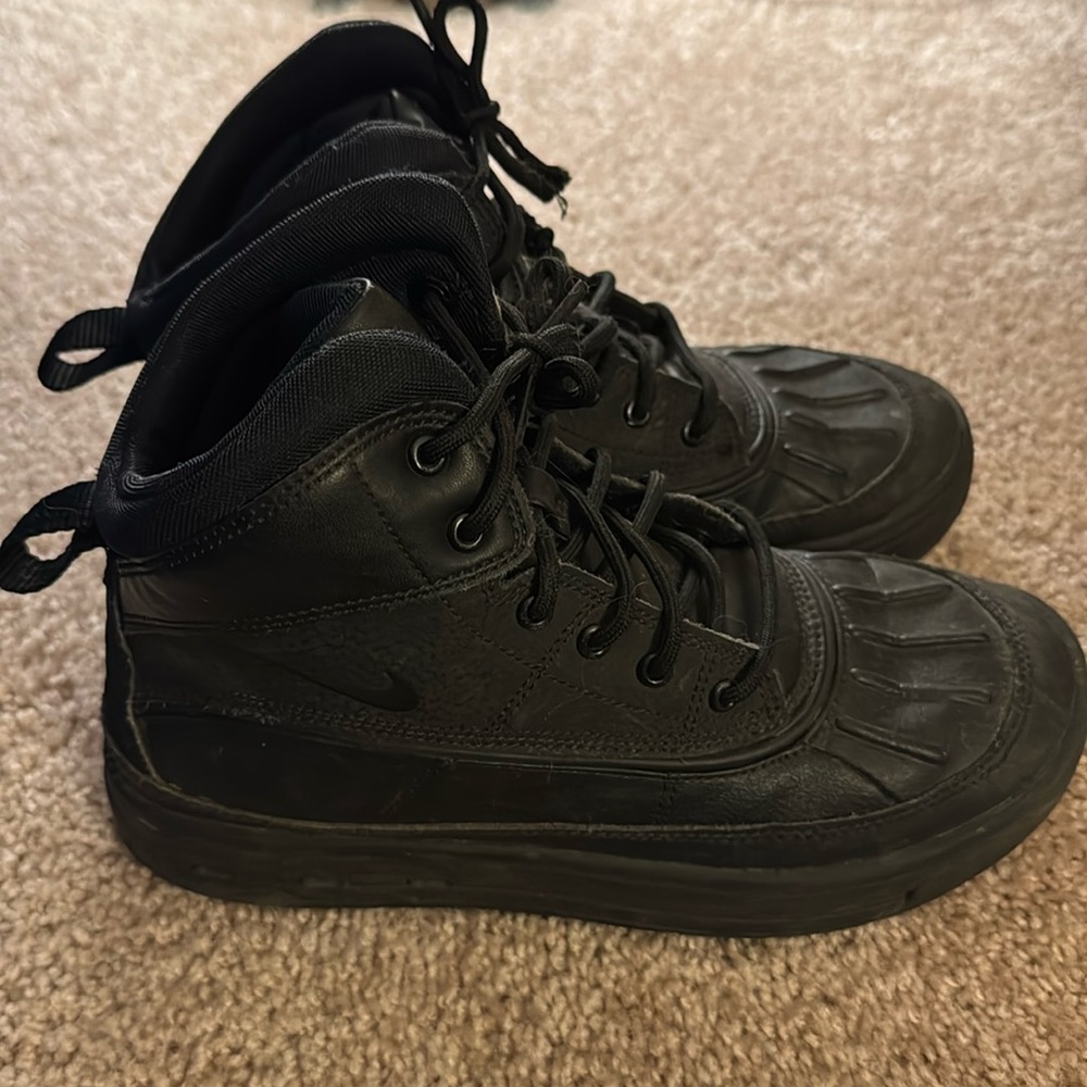 Youth Nike Boots Size 5